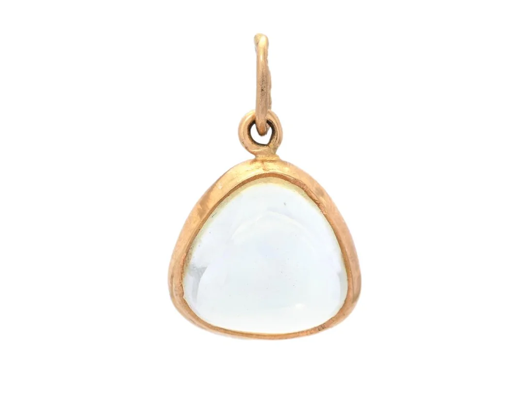 HÄNGE, 18K guld, syntetisk ljusgrön spinell, längd 1,5 cm, vikt 1,0 g. — Smycken/Hänge — Kaplans