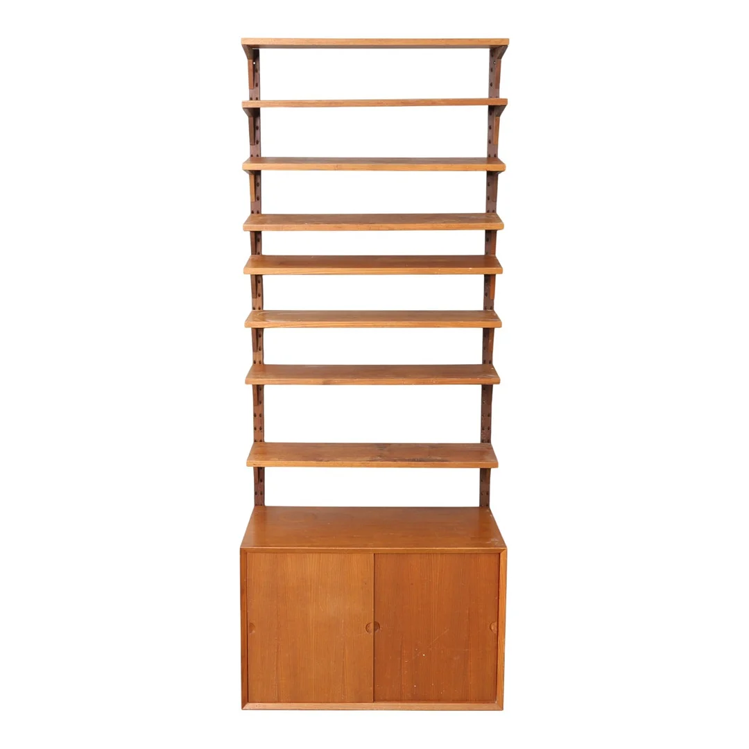POUL CADOVIUS. "Cado" reolsystem af teaktræ, 1960'erne. — Cupboards, Cabinets & Shelves — Bidstrup Auktioner