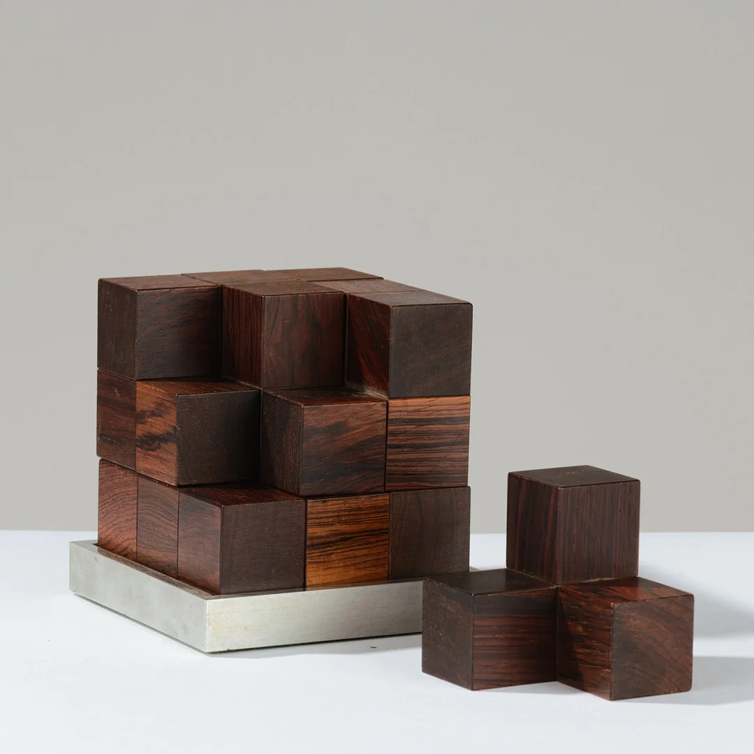 PIET HEIN. Tredimensionelt "SOMA" puslespil af palisander, Skjøde Skjern Danmark, 1900-tallets anden halvdel. — Miscellaneous — Palsgaard Kunstauktioner
