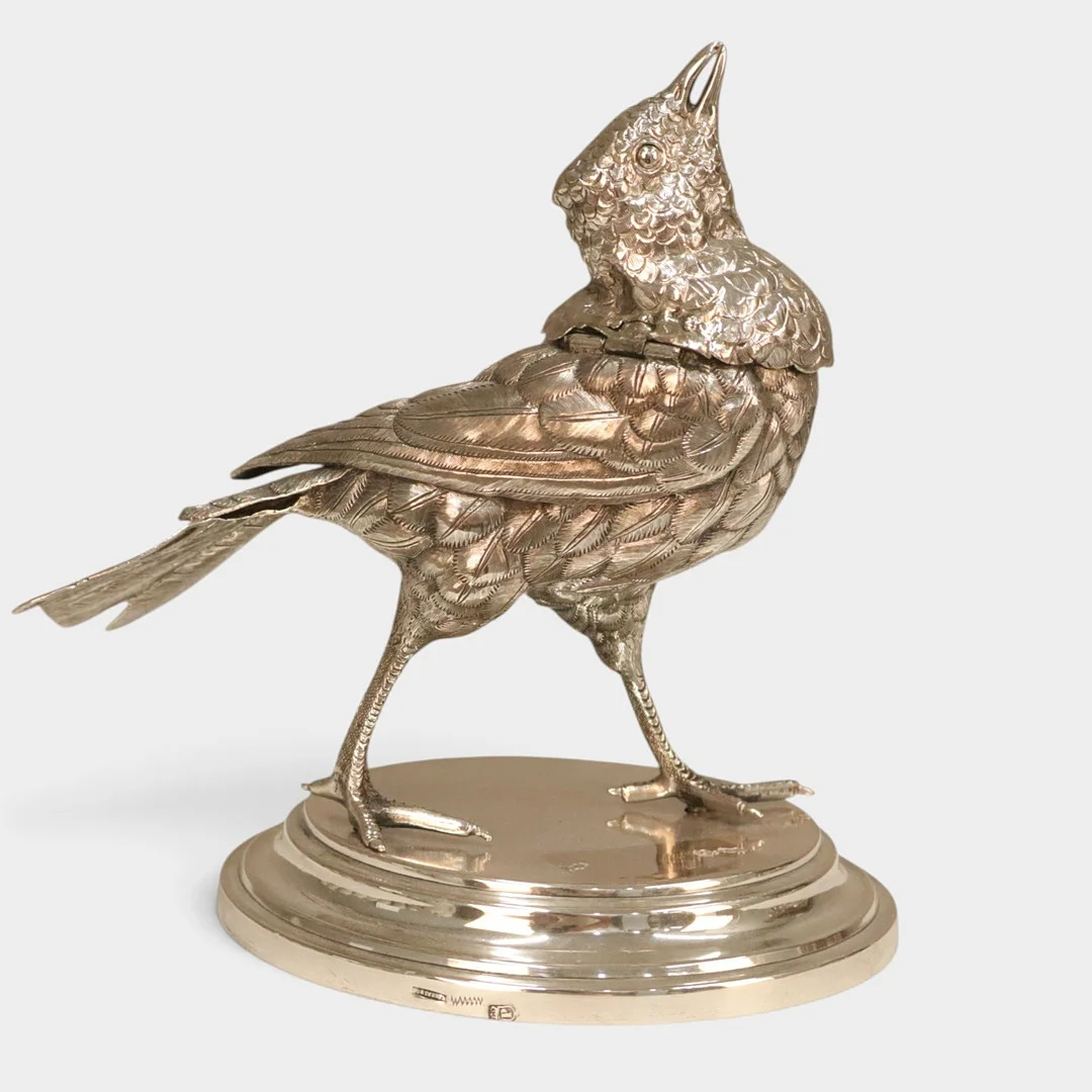 Salsera en plata punzonada representando un mirlo. Principios del siglo XX. — Silver — Barcelona Auctions