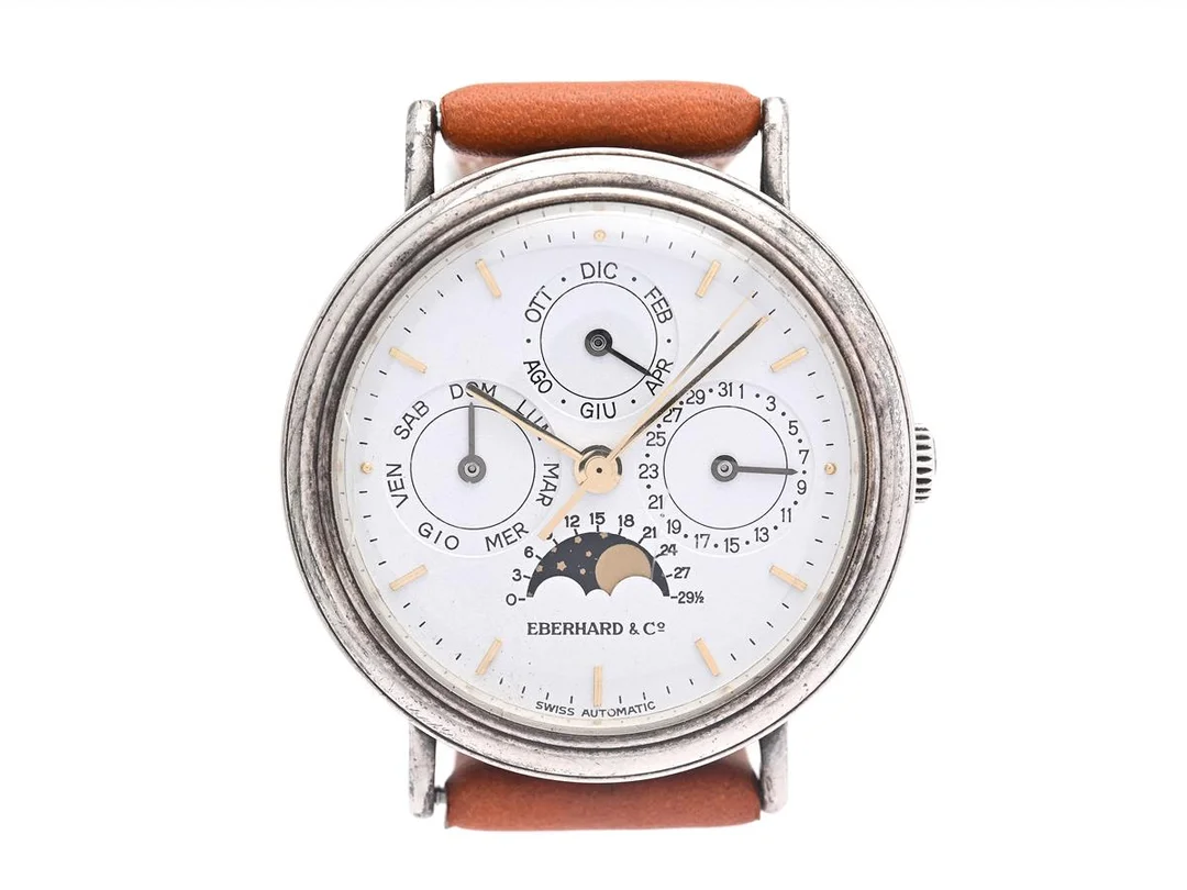 EBERHARD & CO, "Les Quantiemes", Cal ETA 2892-2, Boett nr. 36011, herrur, 33 mm, silver (925), automatisk, plexiglas (skadat), dag (italienska), datum, månad, månfas, läderband, cert, juli 1987, box. — Klockor/Eberhard & Co — Kaplans