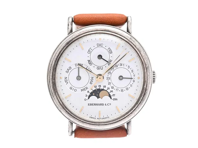 EBERHARD & CO, "Les Quantiemes", Cal ETA 2892-2, Boett nr. 36011, herrur, 33 mm, silver (925), automatisk, plexiglas (skadat), dag (italienska), datum, månad, månfas, läderband, cert, juli 1987, box.