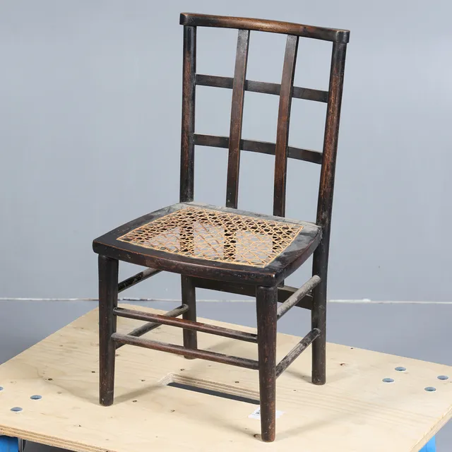 AN ARTS AND CRAFTS STAINED BEECH CHILD' CHAIR.