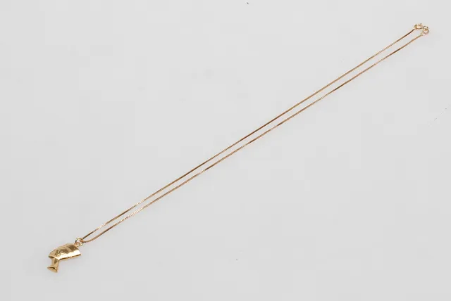 HALSKEDJA samt HÄNGE "Nefrititi" , 18k guld, vikt ca 3,7 gr.