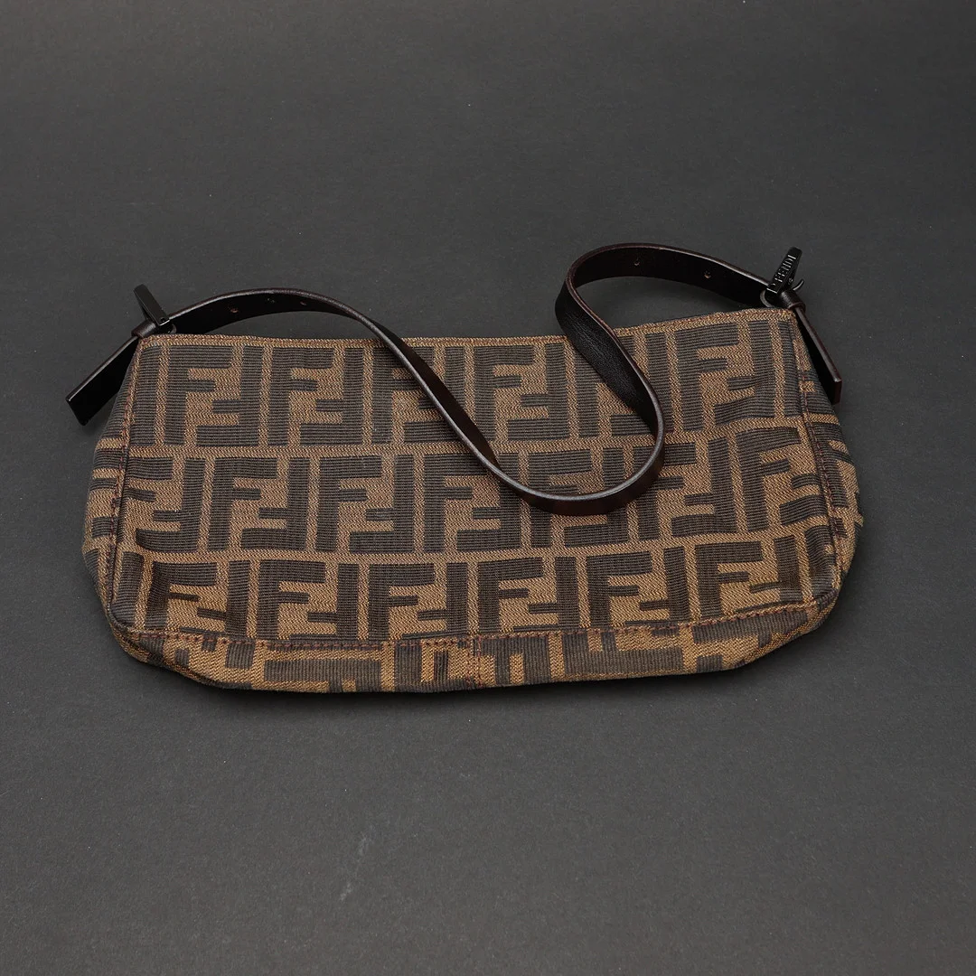 VÄSKA, Baguette, Fendi. — Vintage & Designer Fashion — Göteborgs Auktionsverk