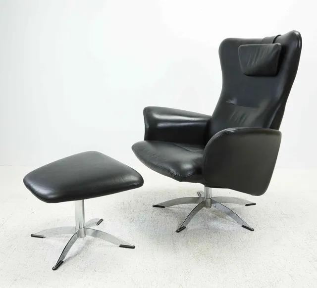 HJORTH KNUDSEN. Fåtölj med fotpall, "Opus", 1960/70-tal.