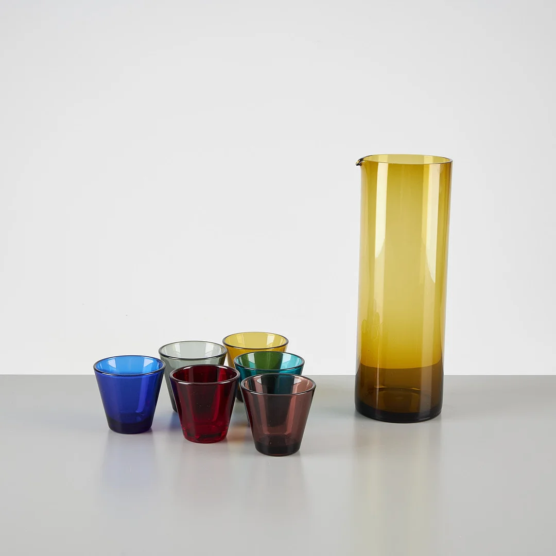 KAJ FRANCK. TILLBRINGARE, modell 1609, och 6 st glas, "Kartio". Notsjö 1950-60-tal. — Utility glass — Stockholms Auktionsverk Helsinki