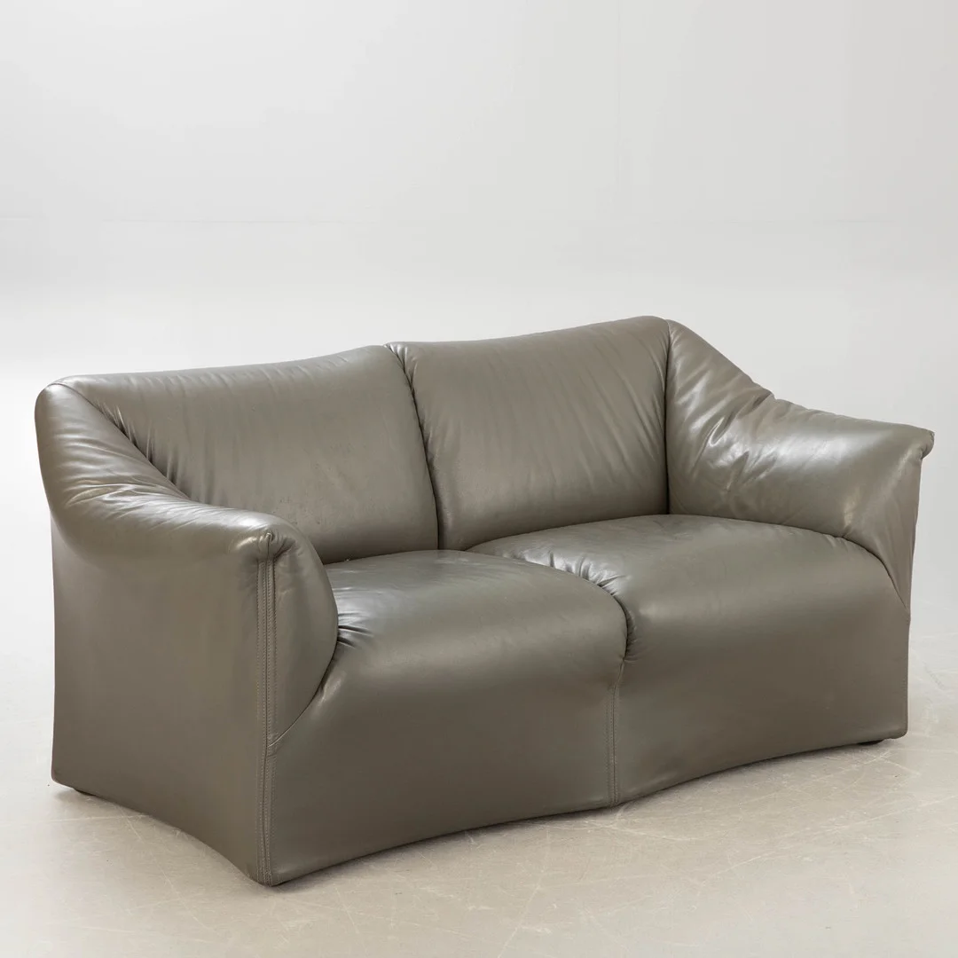 MARIO BELLINI. Cassina, Zweisitzer / Sofa, Modell 'Tentazione', 1970er Jahre, Italien. — Sofas & Seatings — Stockholms Auktionsverk Hamburg