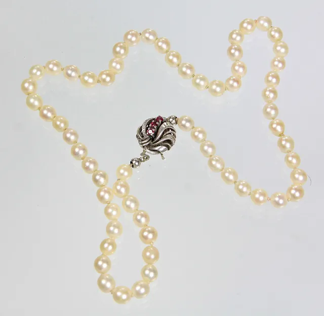 PERLEN COLLIER MIT JAPANISCHEN AKOYA PERLEN.