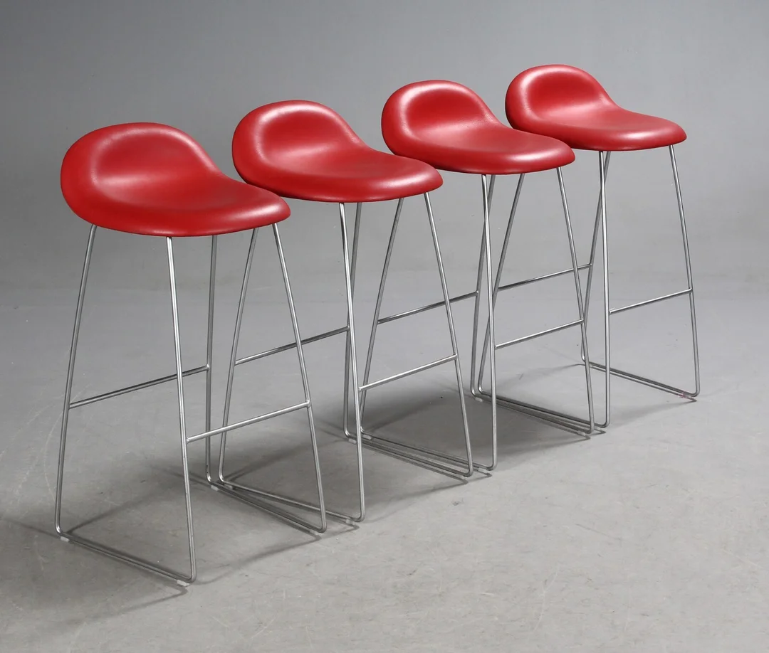 Komplot Design for Gubi. Fire barstole model 3D, rødt læder (4) — Furniture/Chairs — Lauritz