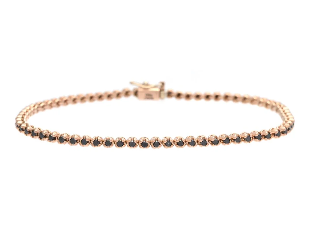TENNISARMBAND, 18K roséguld, svarta diamanter 1,03 ctv enligt gravyr, längd 17 cm, vikt 6,6 g, några diamanter med inneslutningar som når ytan och naturliga håligheter, enstaka diamanter med nagg. — Smycken/Tennisarmband — Kaplans