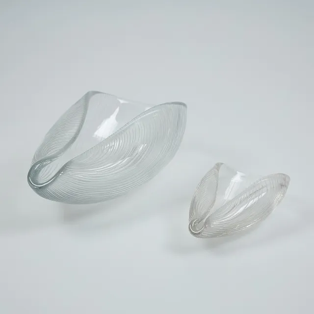 TAPIO WIRKKALA. KONSTGLAS, 2 st. Modell 3342, signerad Tapio Wirkkala Iittala -54 och -57.