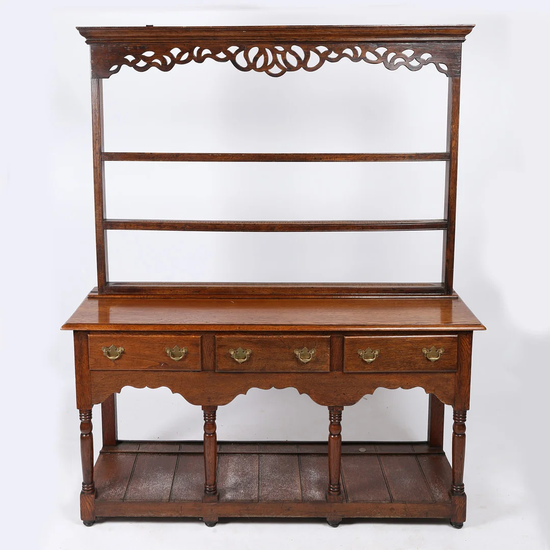AN 18TH CENTURY STYLE OAK DRESSER AND RACK. — Dining room furniture — Bishop & Miller