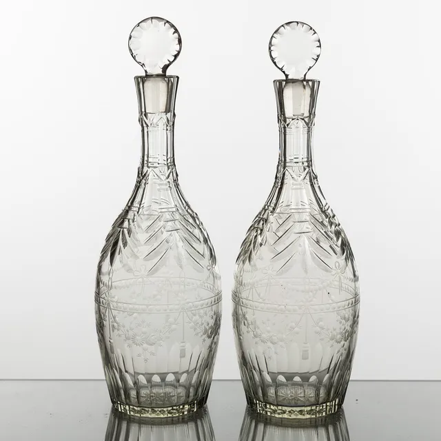 KARAFFER, ett par, glas, 1800/1900-tal.