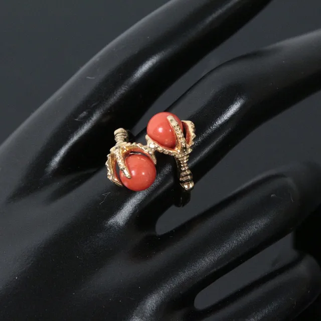Korallenring, Krallenfassung, Handarbeit, 750er Gold.