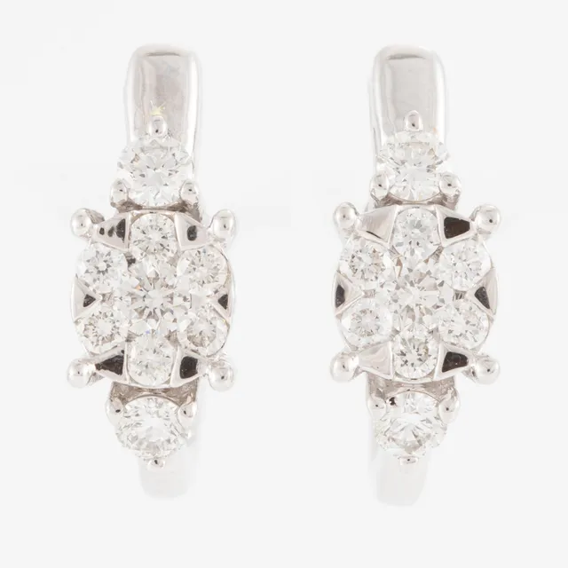 Örhängen, 18K vitguld med briljantslipade diamanter.