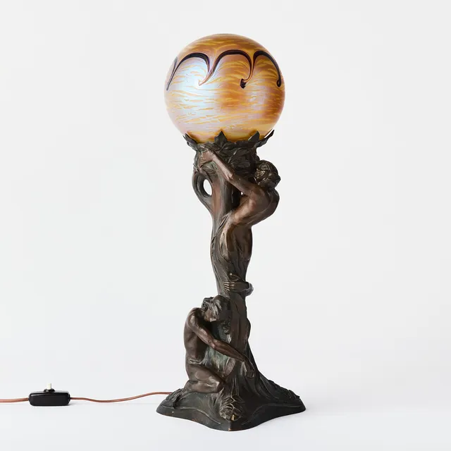 ALICE NORDIN. "Natt och Morgon", bordslampa, Nordiska Kompaniet, Nyköping, jugend, patinerad brons, iriserande glaskupa.