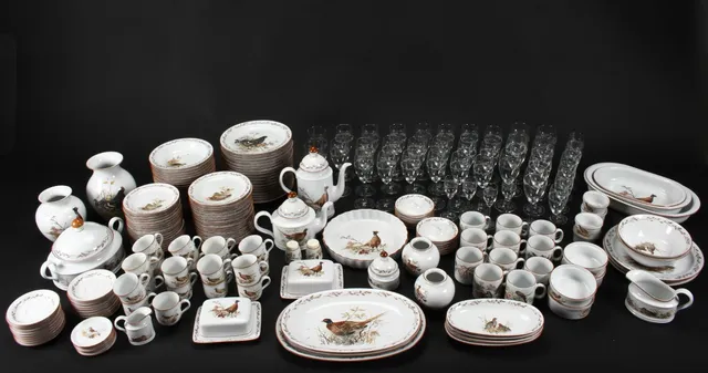Mads Stage. Hunting service. Dinner and coffee service (216)