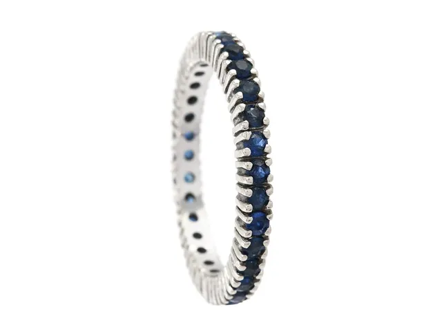 HELALLIANSRING, 14K vitguld, safirer, stl 16,75, vikt 2,3 g.