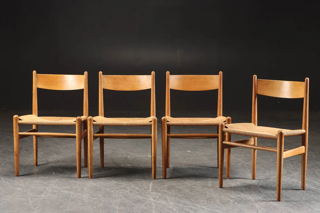 Hans J. Wegner. Four oak chairs, model CH36 (4) — Furniture/Chairs — Lauritz