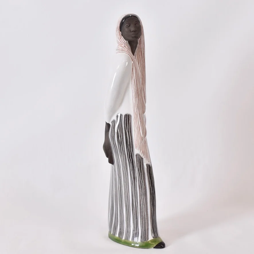 MARI SIMMULSON. figurin, delvis glaserat lergods, Uppsala Ekeby "Indonesiskan". — European — Halmstads Auktionskammare