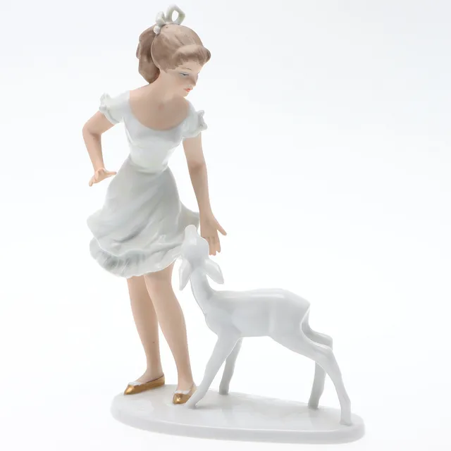 FIGURIN, Flicka med rådjur, Wallendorf, Tyskland.