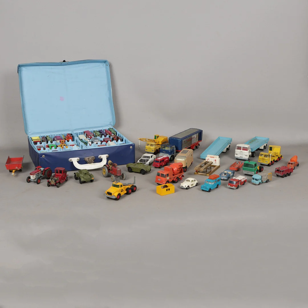 A COLLECTION OF LOOSE MODEL VEHICLES (QTY). — Model cars — Bishop & Miller