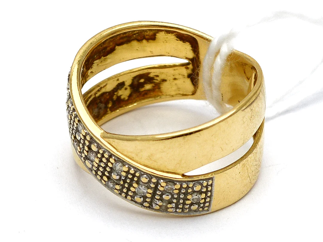 Ring 18K Ø16 4,7g, med små diamanter, defekt, skev & sliten — Smycken/Ring — Kaplans