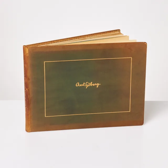 AXEL SJÖBERG. Bok, "Bland kobbar och skär", med originalteckning i blyerts.