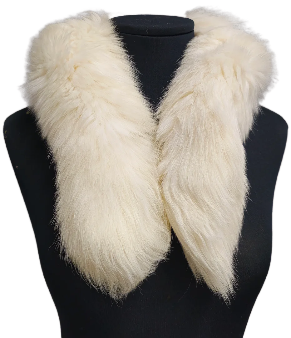 CUELLO DE ZORRO BLANCO PERLA. — Vintage & Designer Fashion — Barcelona Auctions