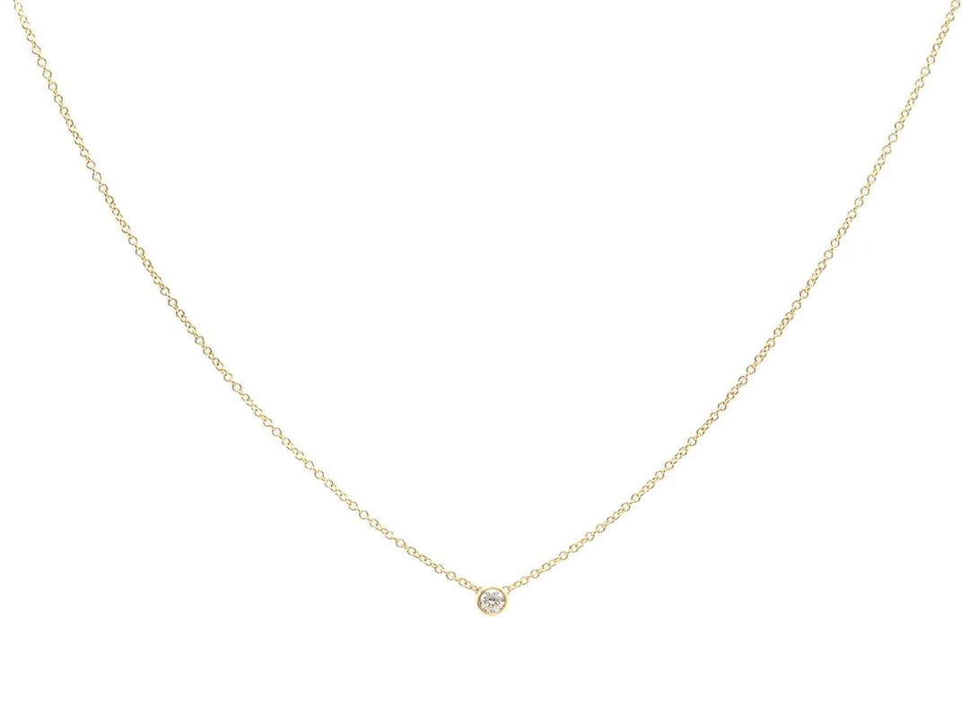 ENSTENSCOLLIER, 18K guld, briljantslipad diamant ca 0,08 ct, ca W/VS, längd 41/44 cm, vikt 1,8 g. — Smycken/Collier — Kaplans
