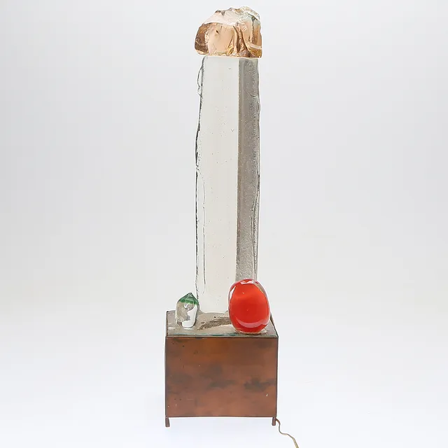 HANS FRODE. SKULPTUR, glas, järnsockel med belysning, samtida.