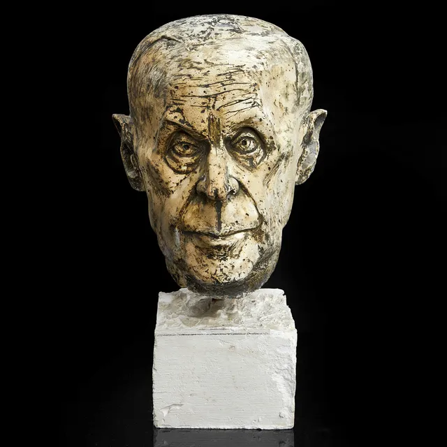 ROLF WERTHEIMER (SVERIGE, 1930-2025). Manshuvud - skådespelaren Anders Henriksson, monogramsignerad och daterad 63, patinerad gips.