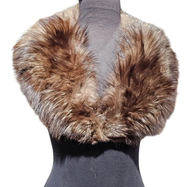 Cuello de renard argenté.
