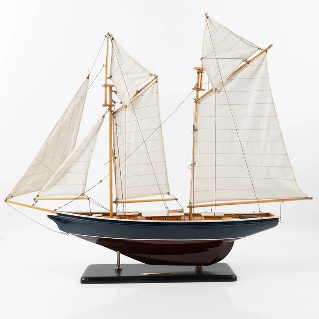 POND YACHT, seglande modell "Lovisa af Utö", bemålat köl, sydda segel, 1900-tal.