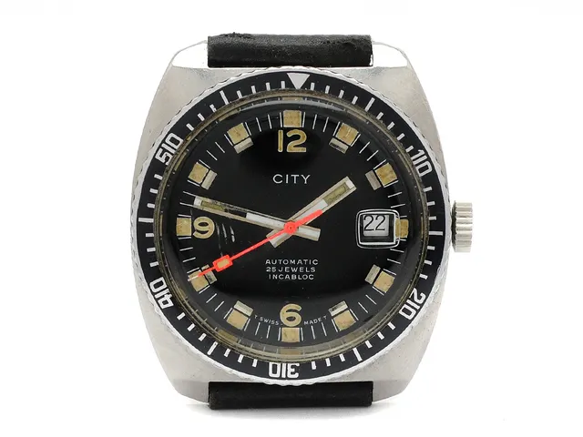CITY, herrur, 38 mm, Boett nr. 232594, stål, automatisk, plexiglas, datum, skadad urtavla, läderband, ca 1965.