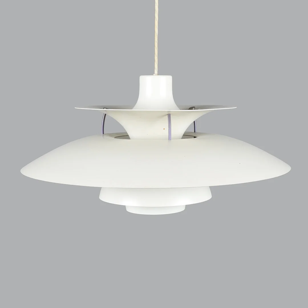 POUL HENNINGSEN. Louis Poulsen. PH5 pendel, hvid. — Ceiling lights — Bidstrup Auktioner