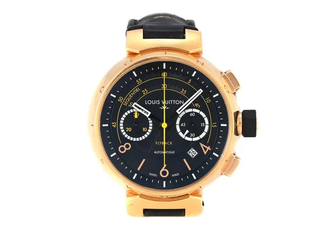 LOUIS VUITTON, Tambour Flyback Chrono, Cal SW 300, Serie nr. 23/50, Ref nr. Q102Y, kronograf (Flyback), herrur, 44 mm, 18K rosa guld, automatisk, safirglas (repor/nagg), datum, integrerat läderband (se fördjuapd), originalspänne i 18K rosa guld, ca 2010, box. Limiterad och numrerad (Nr. 23/50).