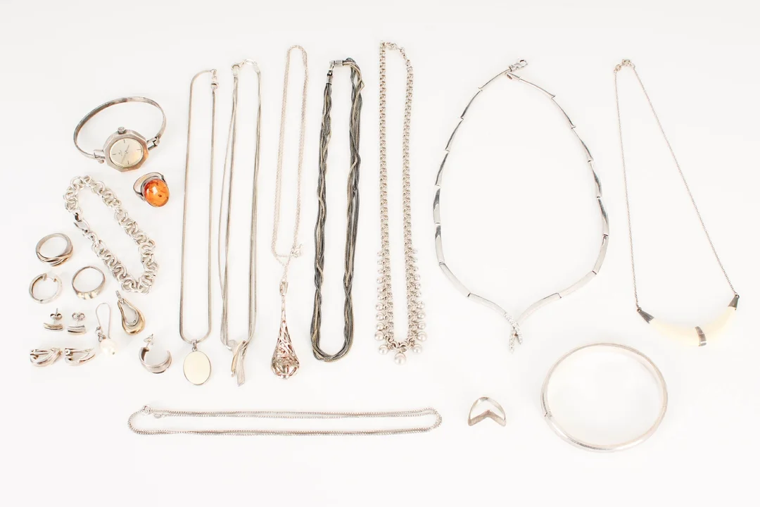 collection of various silver jewelry in silver and sterling silver. — Jewellery/Other jewellery — Lauritz