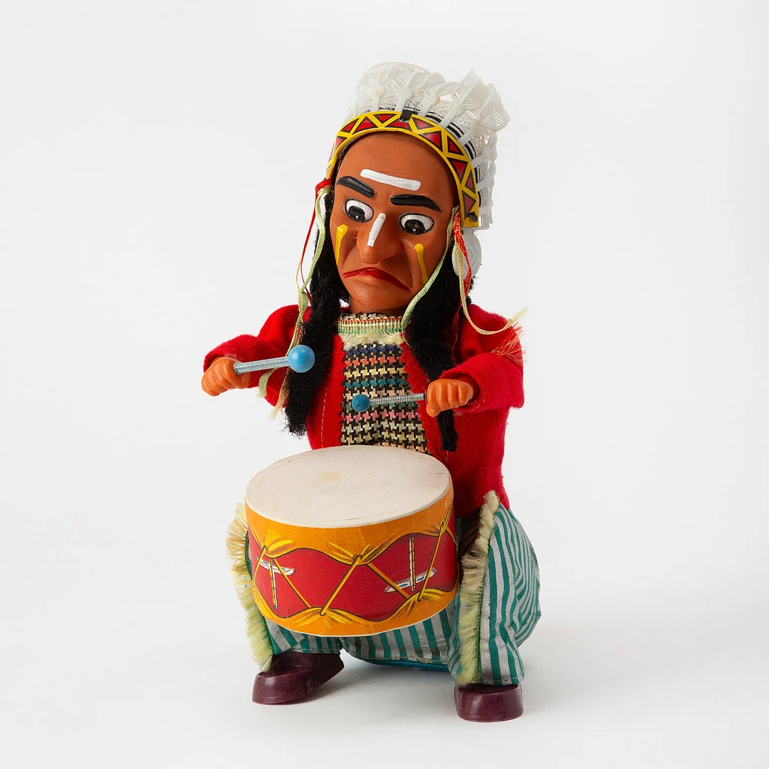 ALPS, "Indian Joe", plast, textil och plåt, Japan, 1900-tal. — Other toys — Stockholms Auktionsverk Göteborg