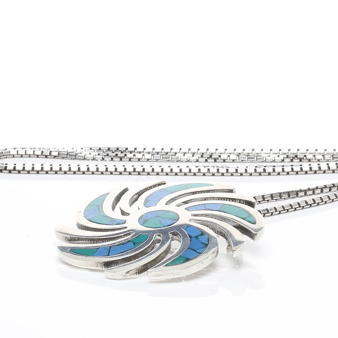 BROSCH/HÄNGE med kedja, silver, Mexiko. — Brooches & Pendants — Auktionshuset Kolonn