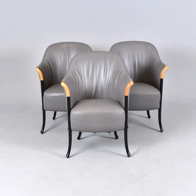 UMBERTO ASNAGO. fåtöljer, 3 st, böjträ med grå läderklädsel, Giorgietti "Progetti".