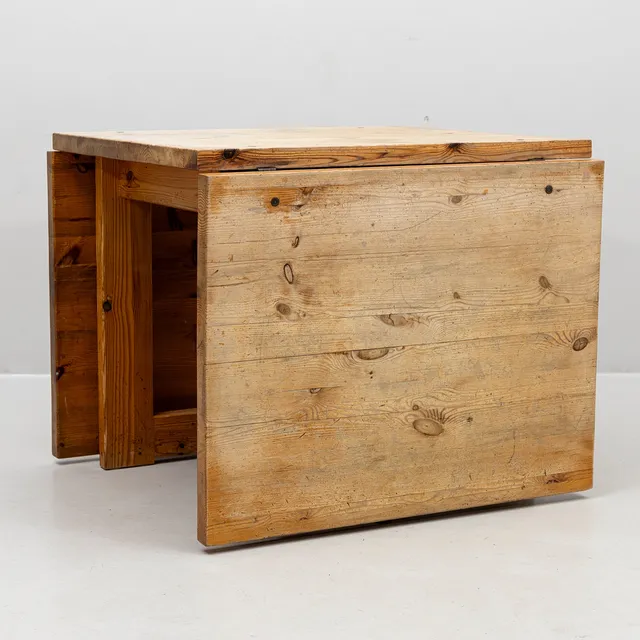 SVEN LARSSON. Slagbord, massiv furu, Sven Larsson Möbelshop, 1900-talets andra hälft.