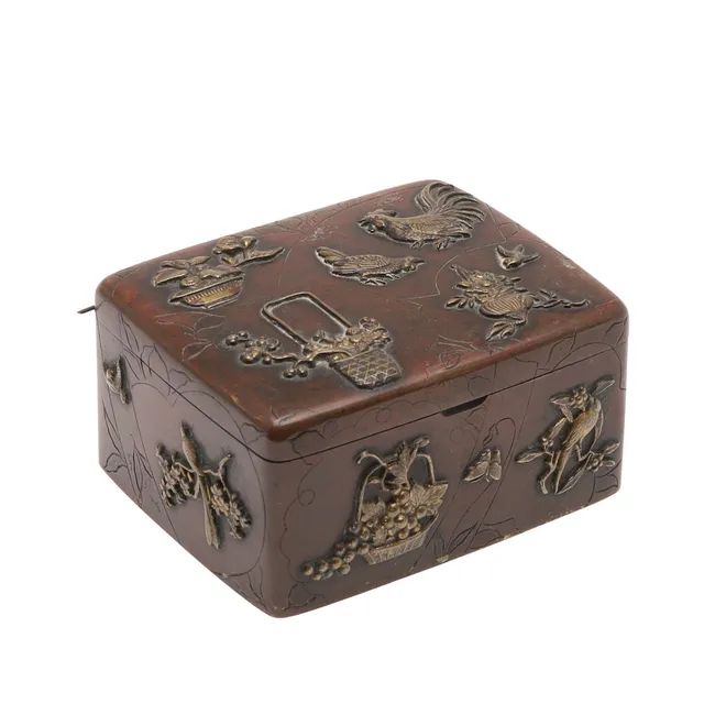 A JAPANESE MIXED METAL BOX.