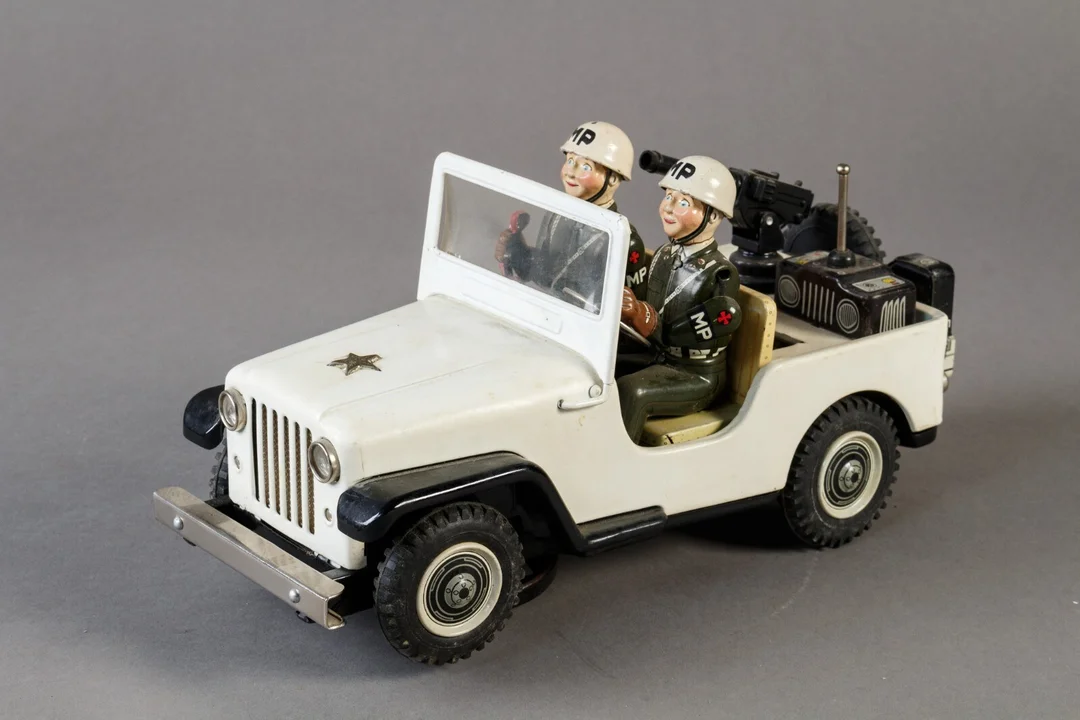 Batteridrevet japansk militær jeep, Nomura 1960'erne — Hobby and collectibles/Toys — Lauritz