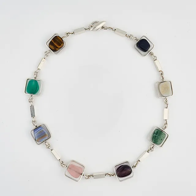 ARVO SAARELA. Halsband, silver, stavlänkar med halvädelstenar.