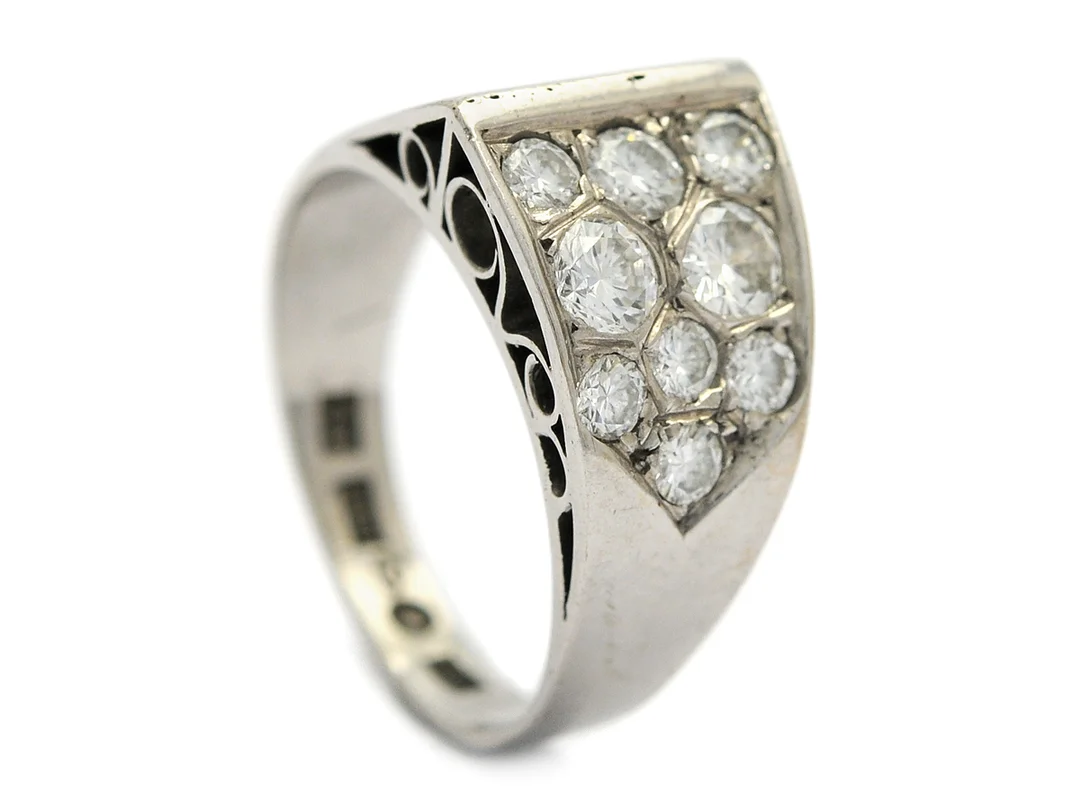RING, 18K vitguld, 9 briljantslipade diamanter ca 0,77 ctv, ca TW/VS, E Kämpe Stockholm 1959, stl 17,25 mm, vikt 6,1 g, svaga fattningar. — Smycken/Ring — Kaplans