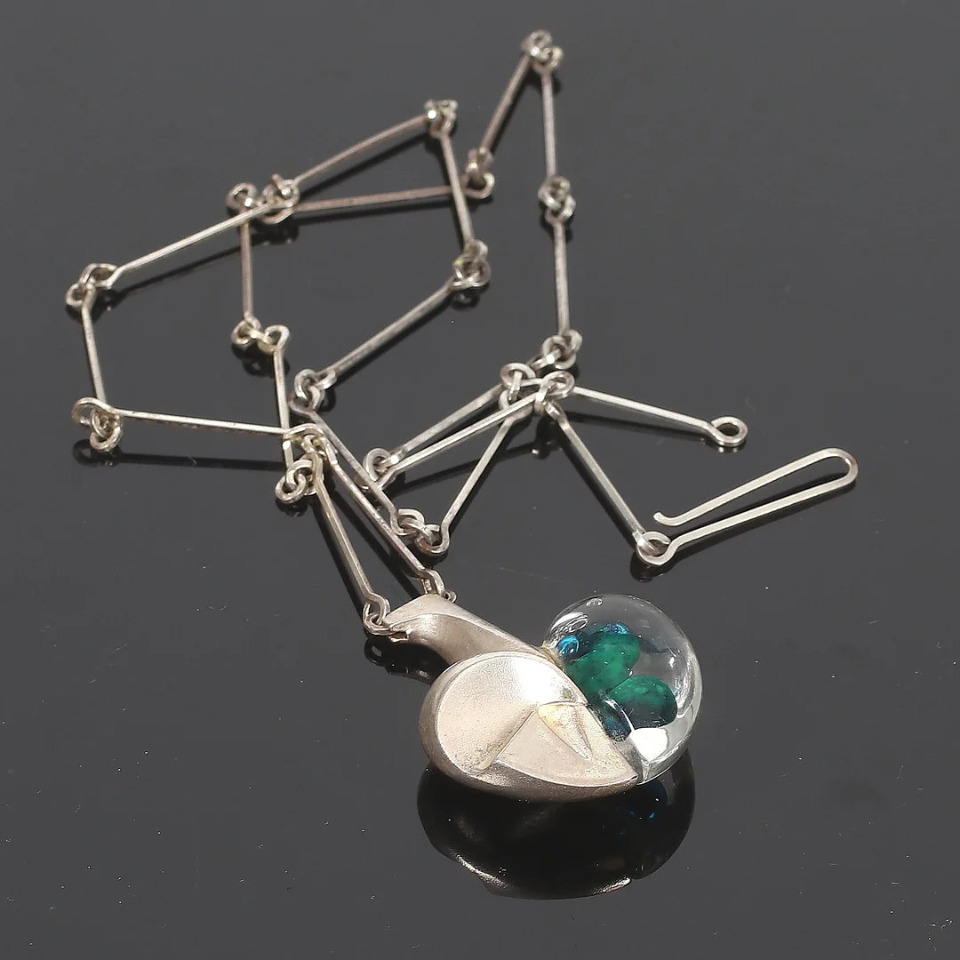 BJÖRN WECKSTRÖM. Hänge, Sterling silver, "Rymdäpple", Lapponia, Finland. 1986. — Brooches & Pendants — Stadsauktion Sundsvall