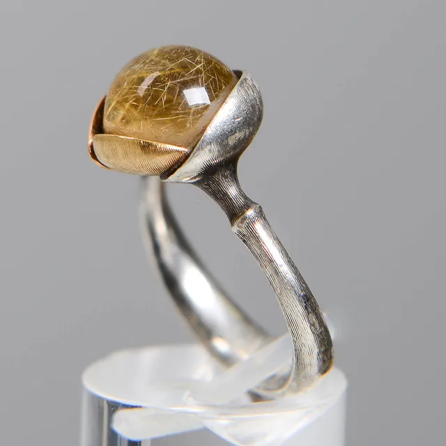 CHARLOTTE LYNGGAARD. "Lotus 2", ring, Ole Lynggaard, Danmark, stlk ca 17.