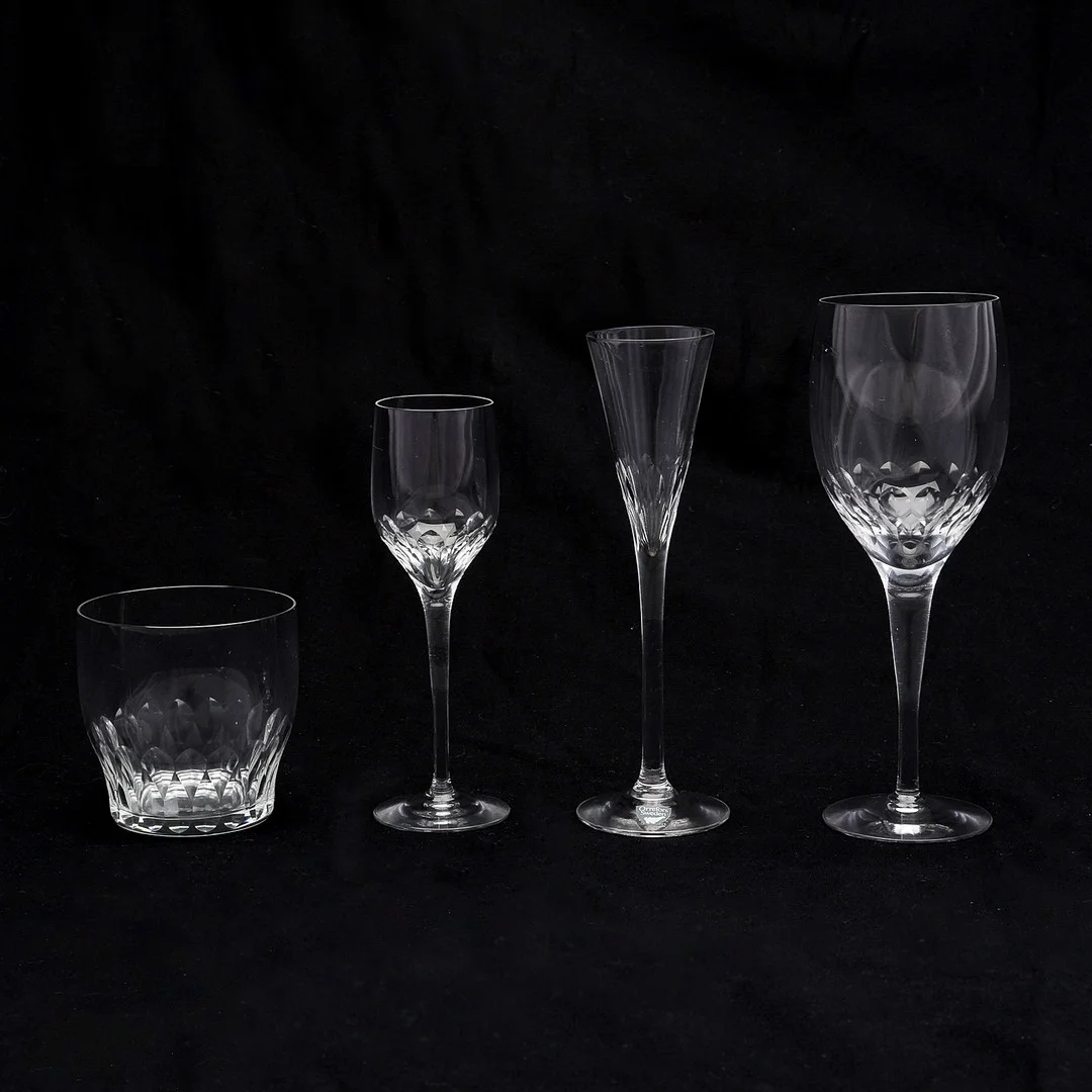NILS LANDBERG. GLASSERVIS, 47 DELAR, "PRELUDE", ORREFORS. — Tableware — Crafoord Auktioner Lund